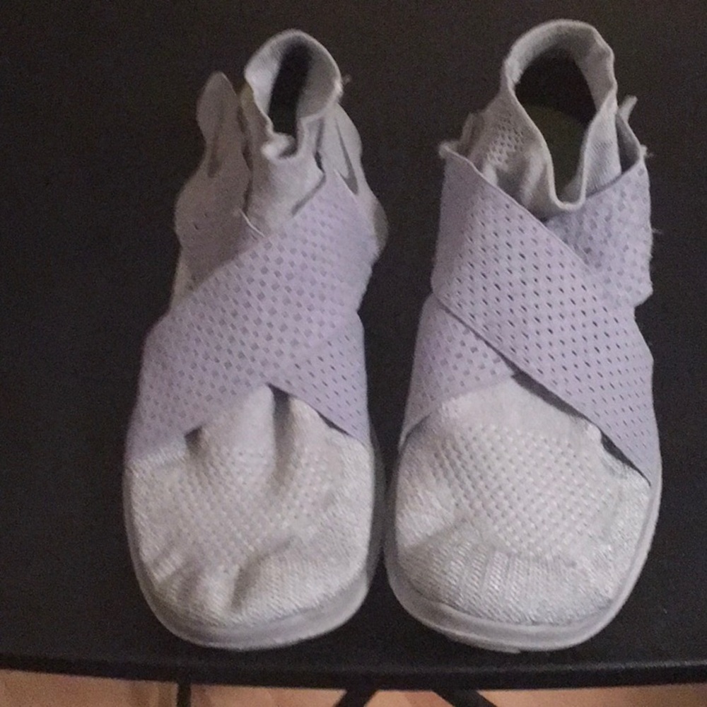 Women’s Nike sneakers grey
